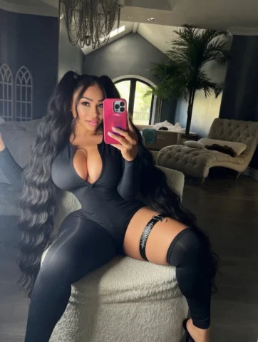 Bratz doll delivered 🖤