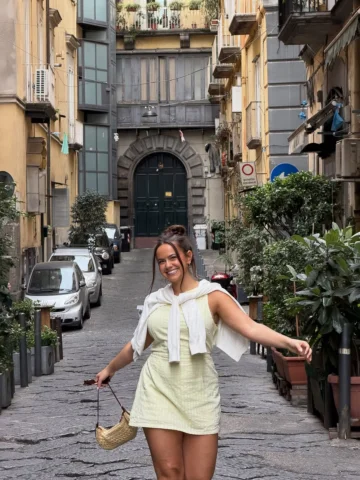ive been in italy for 2 days & ive already ate my weight in pizza🍕