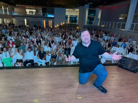 Galera ontem no meu show em Umuarama, no Harmonia Clube de Campo! Foi sensaciona