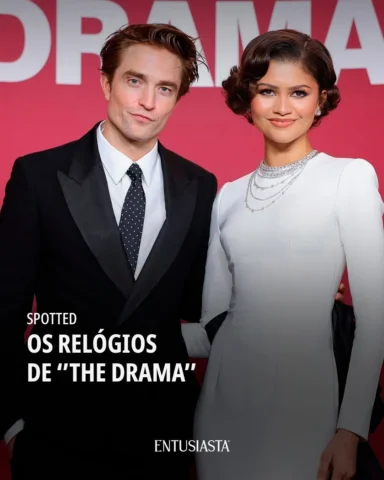 Durante a divulgação de @thedrama, os atores foram vistos usando relógios, cada 