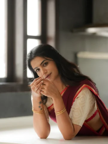 🪽

.

.

Wearing - @vastrakadha.official
On lens - @camerasenthil
Makeup - @che
