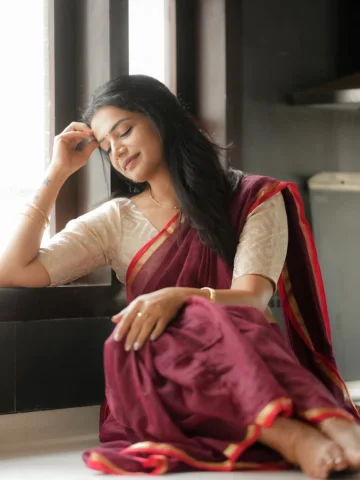 🪽

.

.

.

Wearing - @vastrakadha.official
On lens - @camerasenthil
Makeup - @