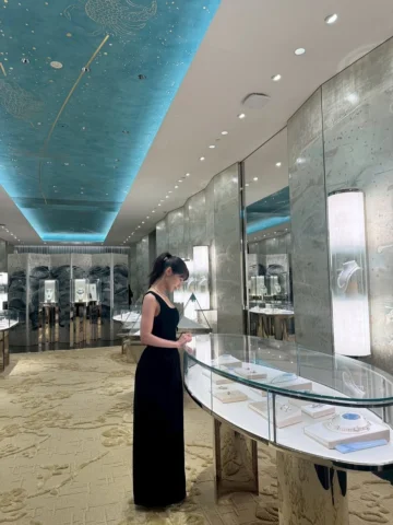 💎

ティファニー銀座のオープニングパーティーに伺いました。
ティファニーを彩る数々のジュエリーに
思わず声が漏れていくのでした。

@tiffanyandc