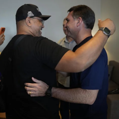 Deus te abençoe @flaviobolsonaro 🇧🇷👊