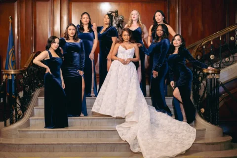 Proof that winter weddings and velvet belong together! 🤩 These @birdygrey dress