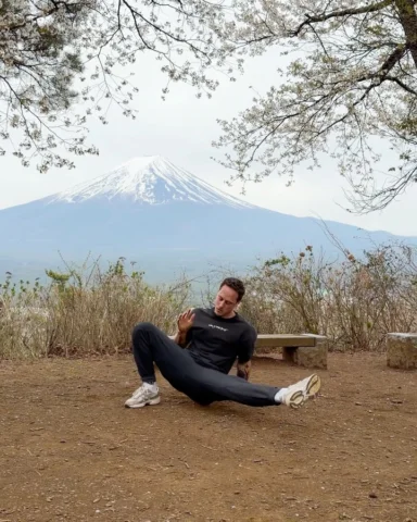 Bodyweight workout with a special view on Mount Fuji 🗻🔥

Save it. Try it.

Do 