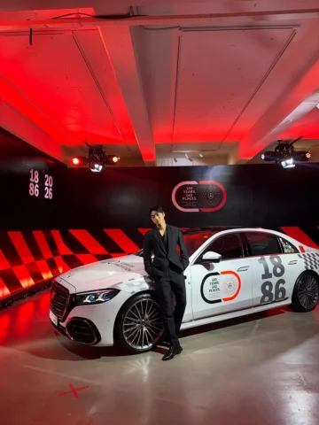 With

@mercedesbenz @mercedesbenzkr