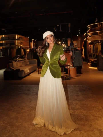 🧚🏽‍♀️

عند @bespoke.bybahar ‏ تقدرون تصممون أي فستان في بالكم سواء للعرائس سوا