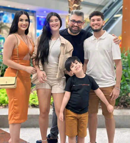 Sim, sou rico mas daquilo que o dinheiro não compra…
#Familia