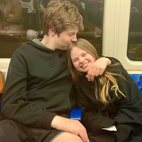 Beautiful moment of sibling love. Now swipe for reality 🤣 @hudsonmatter @saysay