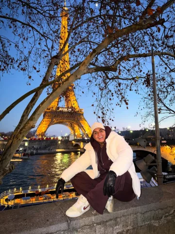 To be Parisian is not to have been born in Paris , but to be reborn there 🫣✨
Os