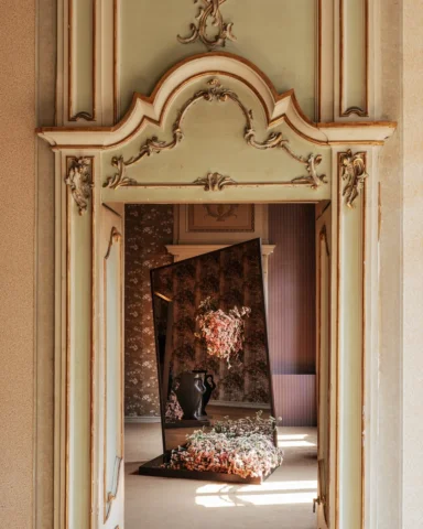 FLORAL STUDY A room composed through dialogue, vintage patterns against reflecti