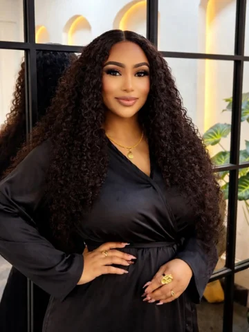 Too fine to explain 😍

accessories @esma_textileshop 
makeup @zuhuraty_beautyma