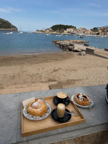 The perfect Breakfast on the Beach

@reynesbikesandbakesmallorca