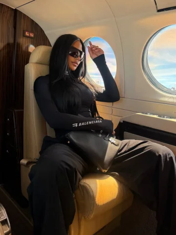 Made it to the desert 🖤 @flyblackjets