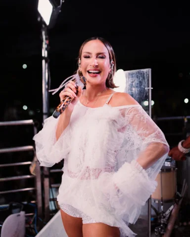 Eu amooo um Carnaval fora de época 🙂‍↔️ Que lindo foi cantar com vocês, meu Ser