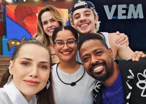 Ontem entrei na casa do @bbb para falar da novela. Abracei Ana Paula, Milena, Le