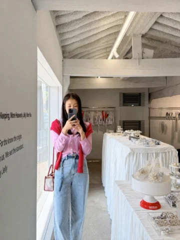 @heavenlyjelly 
헤븐리젤리 다녀왔어요🤍
젤리슈즈 보니까 맘도 몽글몽글 하고 이제 정말 여름인건가!!!🫧🍉👙
예쁜거 너어무 많