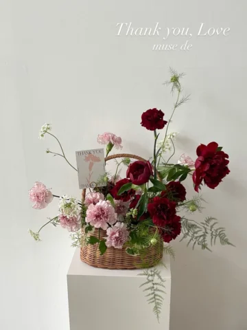 #2026뮤즈드어버이날 #어버이날상품

여섯번째, 작약 카네이션 대형 바스켓 

오월, 가장 귀한 계절 꽃인 탐스러운 작약과 감사의 상징 카네이