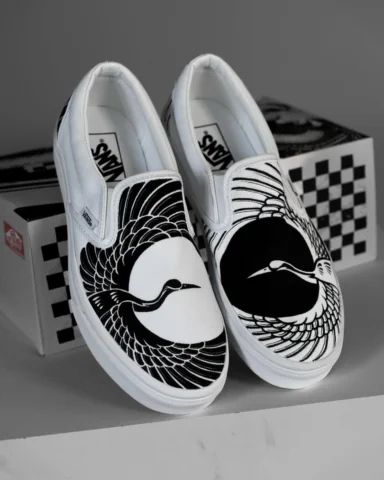 "black and white symmetrical crane"
🔥🔥🔥🔥
@vans_korea  X  @inkbombkorea 
@bar
