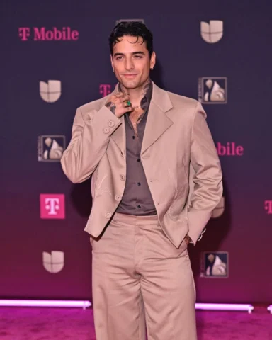 Artista Pop Masculino Del Año ⭐️ 
Colaboración Del Año Música Mexicana 🇲🇽 
Col