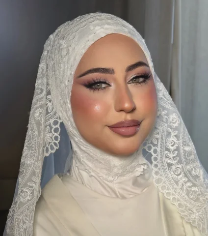✨THE BRIDE✨
#makeupartist #hudabeauty #bride #bridalmakeup #bride2026