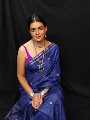 Subho Durga Maha Ashtami! Also Happy Happy Birthday to Bagdevi 😃🎂!
This saree 