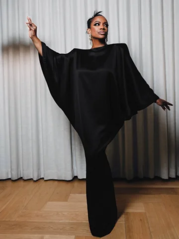 K A N D I ♠️ #joeturnerscomeandgone @kandi 

Dress: @christiancowan
Jewelry: @na