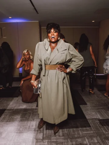 D A N I E L L E  B R O O K S ✨ @thedaniellebrooks | ft. (a photobomb pose off by