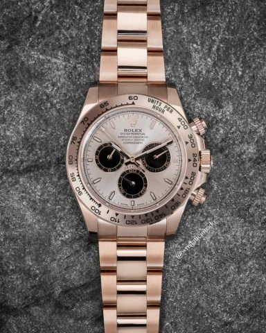 Warm tones, timeless form 👀

The Daytona 126505 Sundust dial in rose gold is av