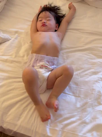 오키나와 여행 마지막날 !!!!
오키나와 공항에 미리 대여해둔 휴대용 유모차는
우리 이안이가 타기에는 너무 ......괜히 빌렸...ㅋㅋ
호텔에