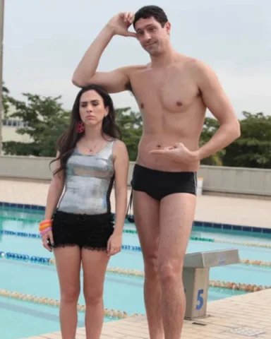Já que hoje é dia de #TBT, quem lembra da @tatawerneck me atacando na piscina? �