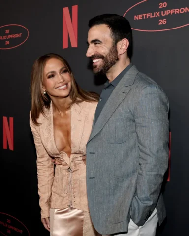Netflix gets you closer 
Good times at the upfront with @mrbrettgoldstein. Don’t