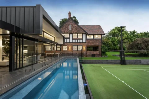 Coming soon to market.. 

‘The Poplar’ c. 1926 - A legacy estate within Kew’s pr