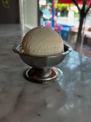 Summer ice situation! A very cute pair! Corn, ice cream and blueberry sorbet.  G