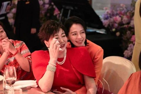 我最感謝的人

今天徐媽媽70歲了
謝謝您一直疼愛著
我們三個孩子+七個孫子

我最善良可愛的媽咪
生日快樂🎂平安健康
一輩子 您都有我們 
我們有彼此♥️ 