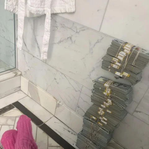 Shitted on em 😫… Did a Show 🤪Came back and Ate something🍽 I’m in Poland right