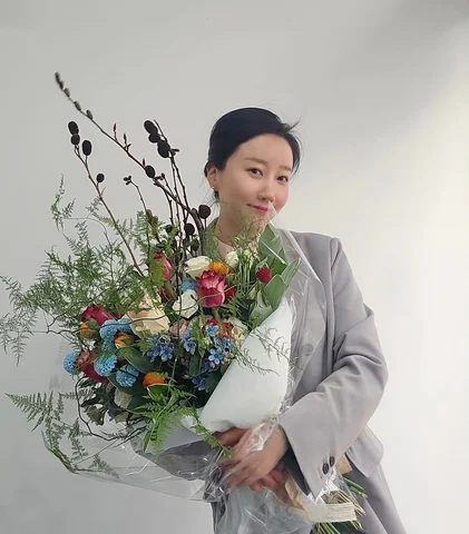 Birthday!

생일이란 글자 속에 

영원히 잊지 못할 새로운 추억을 가득 가득 남겨주는 사람

잊지 않고 12시 땡하고 축하해 준 사람들