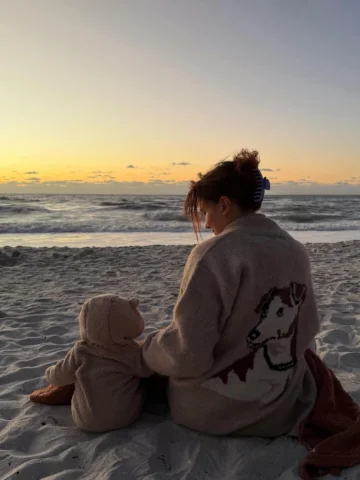 22. grateful for my husband and daughter. for my family and friends. all of my a