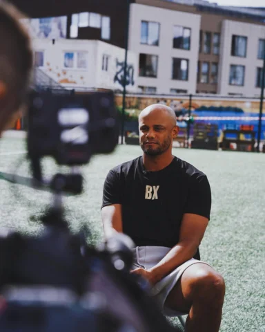 Dimanche, @vincentkompany est revenu au BX pour partager sa vision et ses ambiti