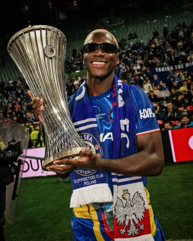 Campeones! 🏆 Mi primer título con esta camiseta 💙
Gracias a Dios, a mi familia