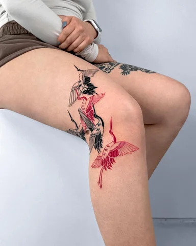 "Red & Black" five cranes
Thank you 🙏🏻🙏🏻
•
•
•
•
• @barehandskorea 
•#tattoo