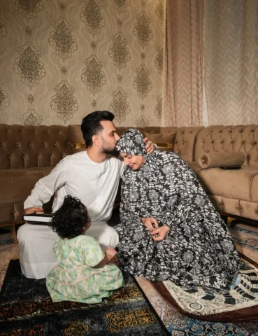 ⁨	“عيد فطر مبارك 🤍
اللهم تقبل منا ومنكم، واجعل أيامكم كلها فرح وسلام

بهذا العي