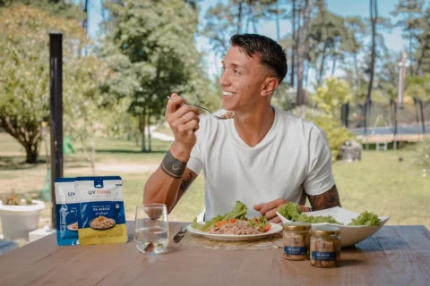 Muslera sabe lo que elige 💙🐟
Nutrición, practicidad y calidad uruguaya.

Por e