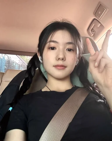 夏日  耳机里的歌  她的双马尾