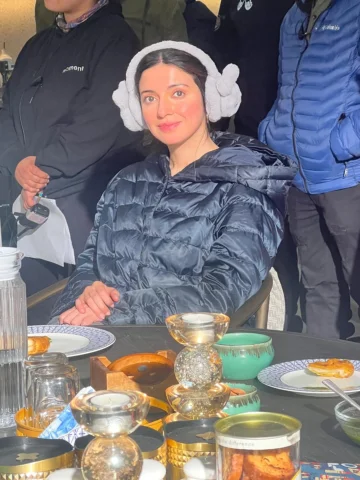 My Happy place 🫶🏻 being on sets 🎬 …..
Calmness in between all the chaos ✨