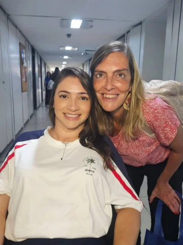Hoje tive o privilégio de conhecer Tatiana Sampaio. 

Eu precisava vir pessoalme