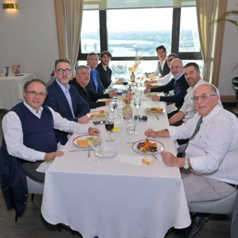 Ciclo de almuerzos  empresariales en el Radisson Victoria Plaza, Organizado por 