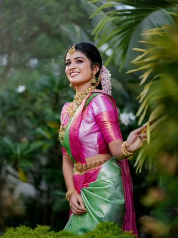 🩷

MUA ; @yavonne_beauty_lounge_ 

BLOUSE : @nessaa.fashion 

Saree: @nksilkswe