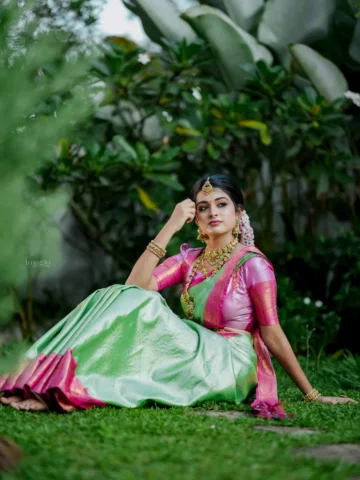 🩷

MUA ; @yavonne_beauty_lounge_ 

BLOUSE : @nessaa.fashion 

Saree: @nksilkswe